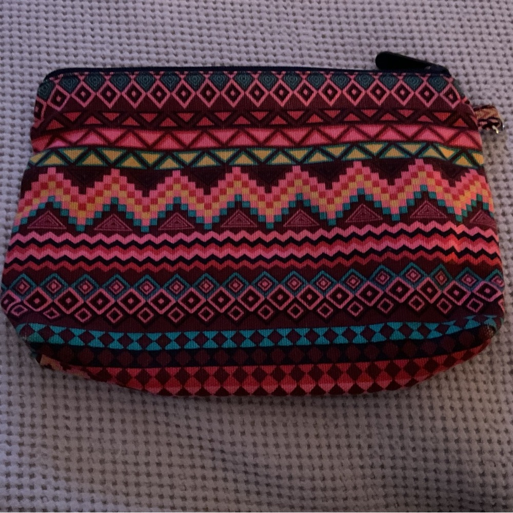 Thirtyone multicolor zigzag pattern bag